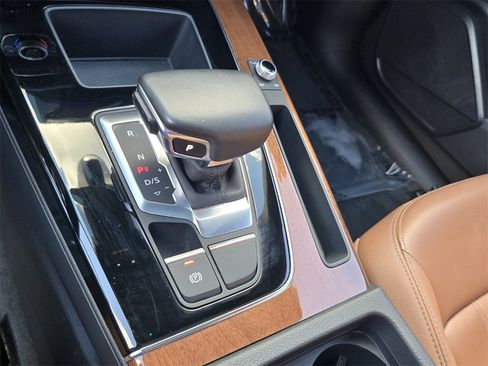 Used 2023 Audi Q5 2.0T Premium w/ Convenience Package image 23