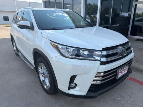 Used 2019 Toyota Highlander Limited FWD image 4