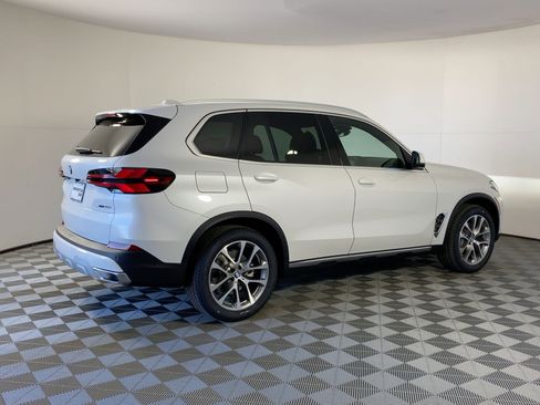 New 2026 BMW X5 xDrive40i w/ Climate Comfort Package image 7