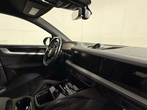 Used 2024 Porsche Cayenne Coupe AWD/4WD image 27