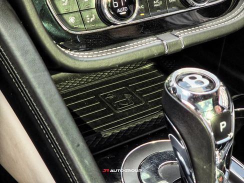 Used 2021 Bentley Bentayga AWD/4WD image 42