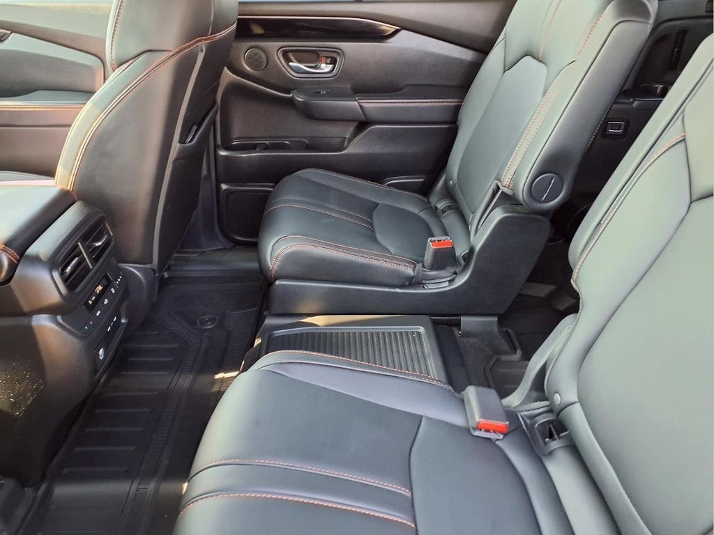 Certified 2025 Honda Pilot TrailSport image 11