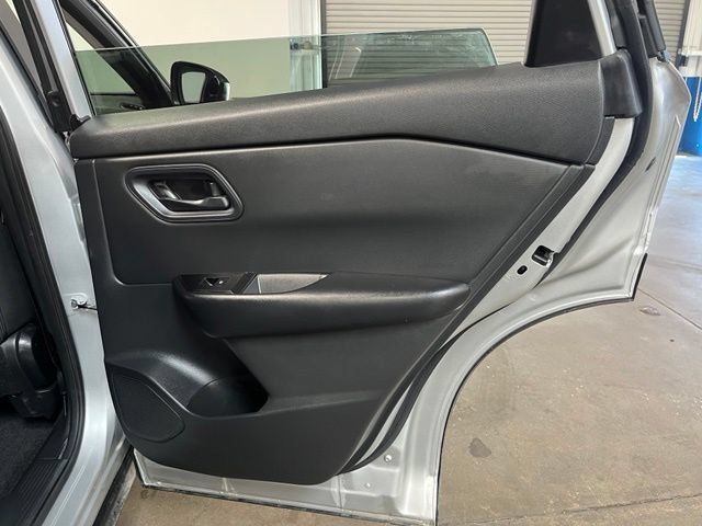 Used 2024 Nissan Rogue S AWD/4WD image 16