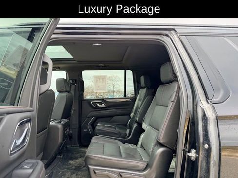 Used 2022 Chevrolet Suburban RST w/ Sport Performance Package image 9