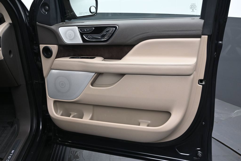 Used 2022 Lincoln Navigator L Reserve AWD/4WD image 22