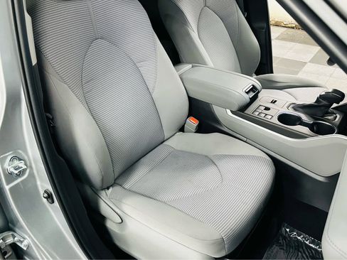 Certified 2023 Toyota Highlander LE image 21