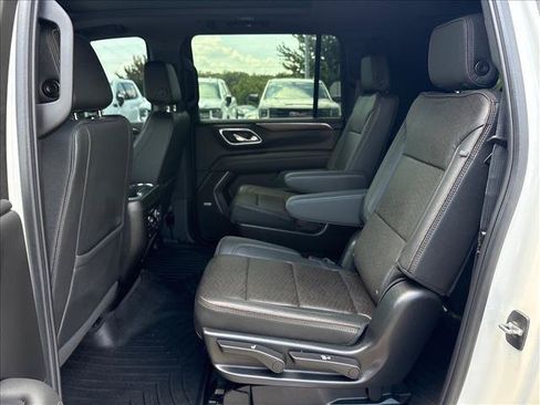 Used 2024 Chevrolet Suburban High Country AWD/4WD image 8