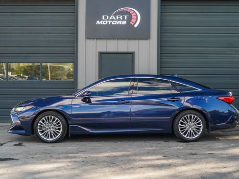 Used 2019 Toyota Avalon Limited image 4