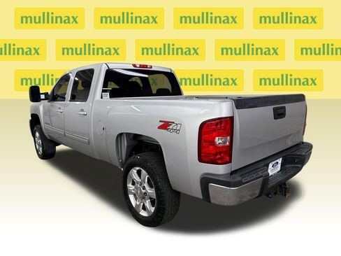 Used 2011 Chevrolet Silverado 2500 LT w/ Suspension Package, Off-Road AWD/4WD image 8