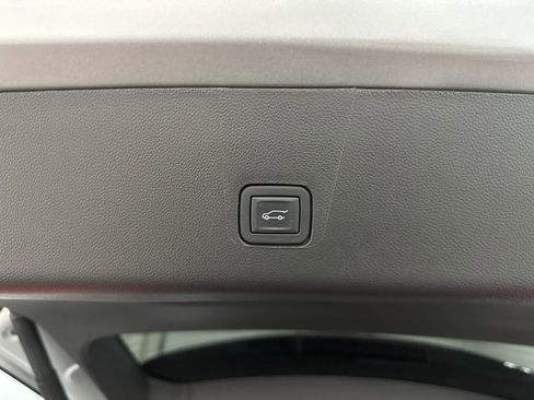 Used 2021 Chevrolet Traverse Premier w/ Redline Edition image 46