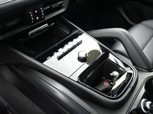 Certified 2025 Porsche Cayenne AWD/4WD image 12