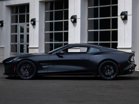 Used 2025 Aston Martin Vanquish image 39