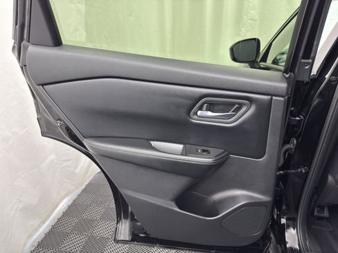 Used 2025 Nissan Rogue SV image 26