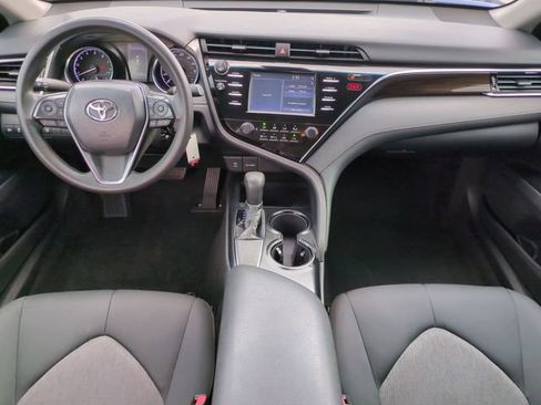 Used 2018 Toyota Camry LE FWD image 17
