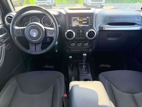 Used 2016 Jeep Wrangler Unlimited Sahara AWD/4WD image 15