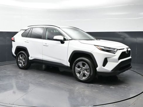 Used 2025 Toyota RAV4 XLE AWD/4WD image 3