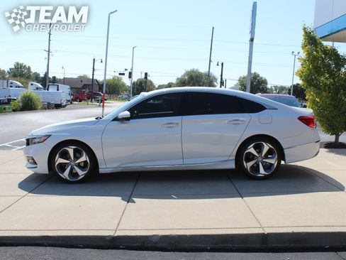 Used 2018 Honda Accord Touring image 7