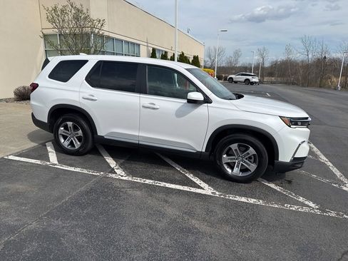 Used 2023 Honda Pilot EX-L image 3