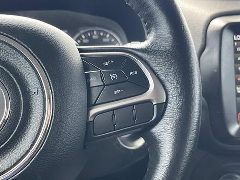 Certified 2022 Jeep Renegade Latitude w/ Convenience Group AWD/4WD image 32