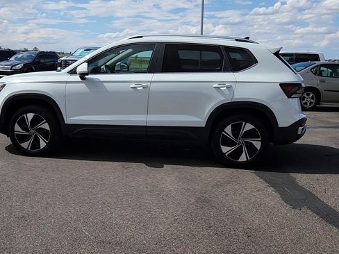 Used 2026 Volkswagen Taos SE AWD/4WD image 2