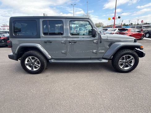 Used 2018 Jeep Wrangler Unlimited Sahara w/ Dual Top Group AWD/4WD image 8