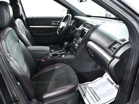 Used 2019 Ford Explorer XLT w/ Equipment Group 202A AWD/4WD image 10