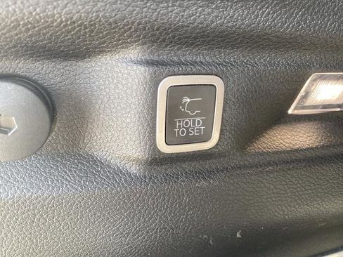 Used 2022 Jeep Grand Cherokee L Limited AWD/4WD image 19