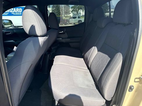 Used 2019 Toyota Tacoma TRD Off-Road AWD/4WD image 9