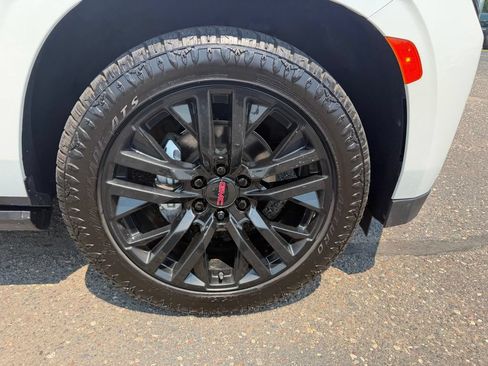 Used 2022 GMC Yukon XL Denali w/ Denali Ultimate Package AWD/4WD image 17