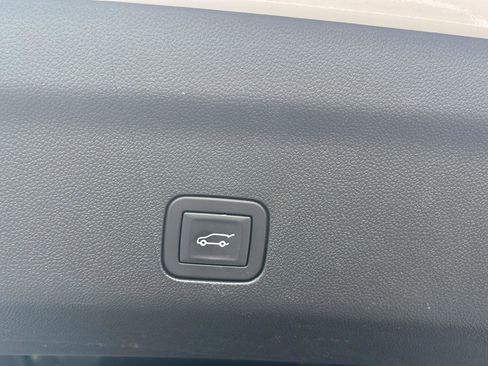 Used 2025 Chevrolet Tahoe Z71 image 25