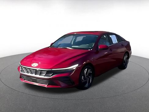 Used 2025 Hyundai Elantra SEL image 4