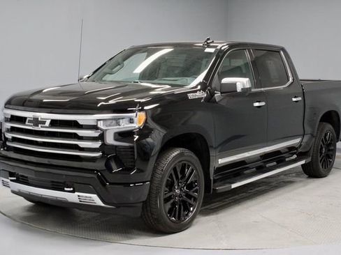 Used 2025 Chevrolet Silverado 1500 High Country w/ Technology Package image 9