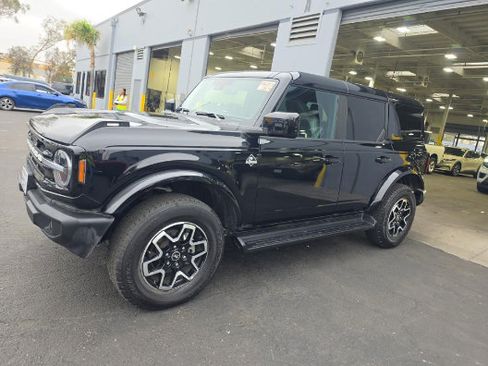 Used 2025 Ford Bronco Outer Banks AWD/4WD image 1