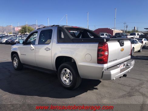 Used 2012 Chevrolet Avalanche LS w/ Convenience Package image 6