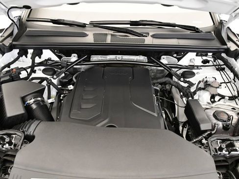 Used 2025 Audi Q5 Premium w/ Convenience Package image 11