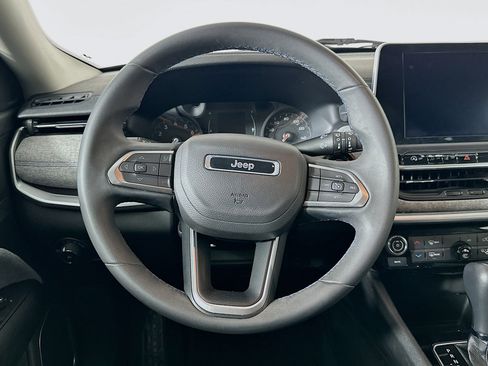 Used 2022 Jeep Compass Latitude AWD/4WD image 17