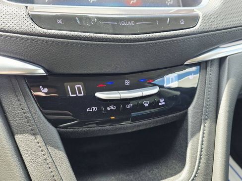 Used 2018 Cadillac XT5 Luxury AWD/4WD image 19