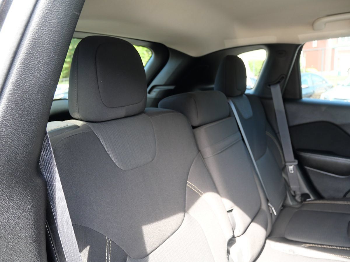 Used 2016 Jeep Cherokee Latitude FWD image 28