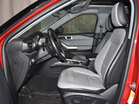 Used 2021 Ford Explorer XLT w/ Equipment Group 202A image 12