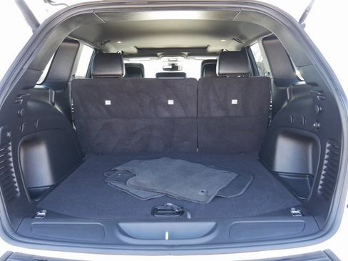 Used 2022 Jeep Grand Cherokee Laredo X image 11