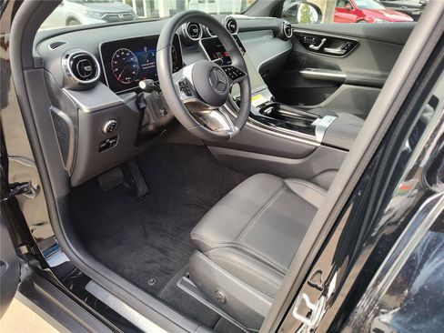 New 2025 Mercedes-Benz GLC 300 image 2