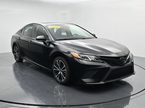 Used 2020 Toyota Camry SE w/ Audio Package FWD image 2