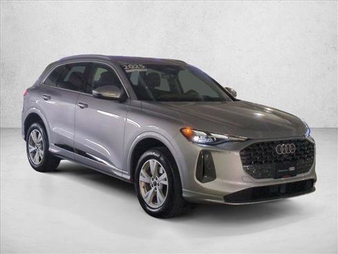 Certified 2025 Audi Q5 Premium w/ Convenience Package AWD/4WD image 3
