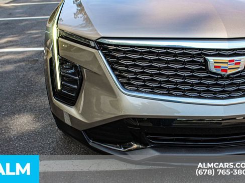 Used 2025 Cadillac XT4 Premium Luxury FWD image 11