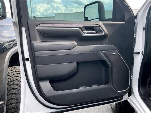Used 2025 Chevrolet Silverado 2500 LTZ w/ LTZ Plus Package AWD/4WD image 25