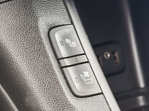Used 2017 GMC Acadia Denali w/ Technology Package FWD image 34