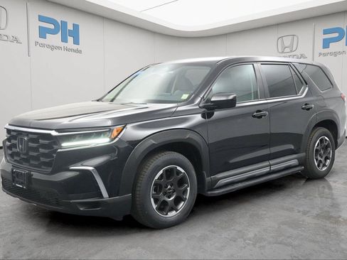 Certified 2023 Honda Pilot LX image 1