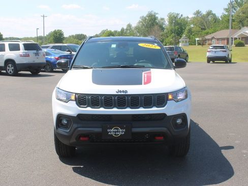Used 2025 Jeep Compass Trailhawk AWD/4WD image 3