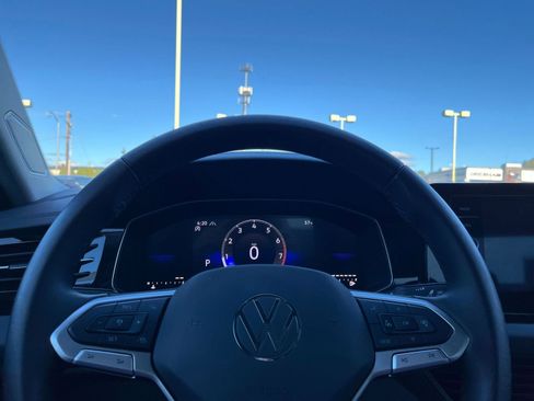 Used 2025 Volkswagen Jetta SE image 28