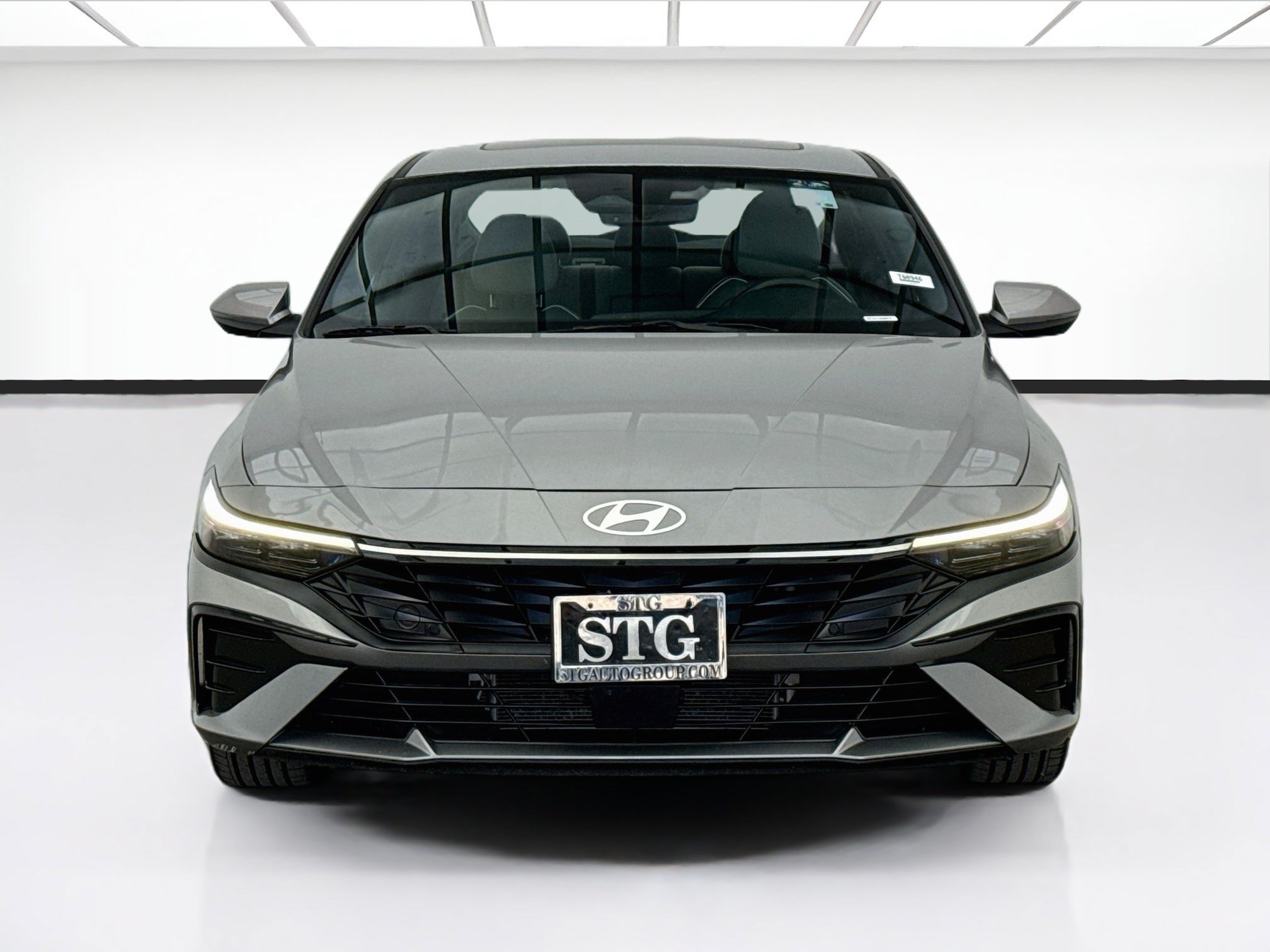 Used 2025 Hyundai Elantra Limited FWD image 2